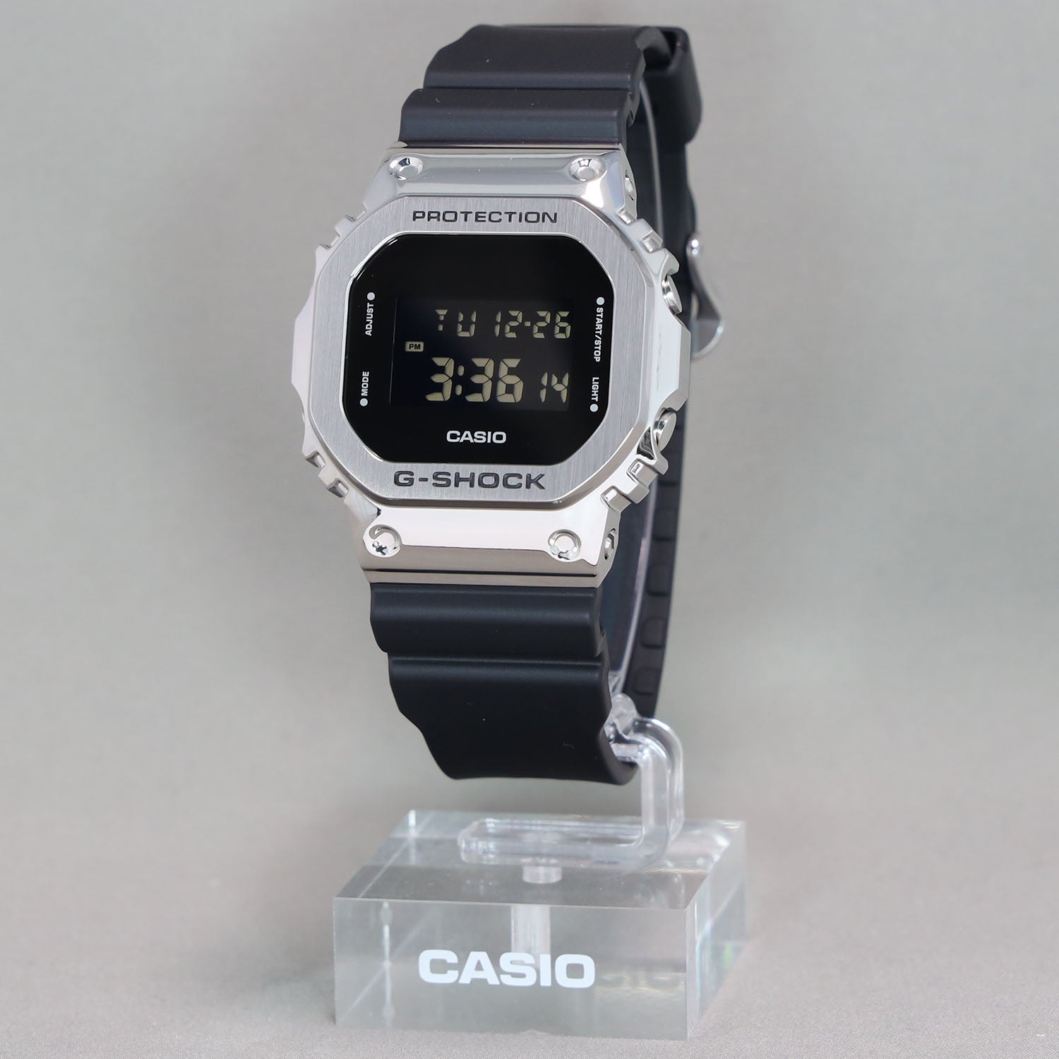 【CASIO】G-SHOCK 5600シリーズ / メタルベゼル / GM-5600U-1JF